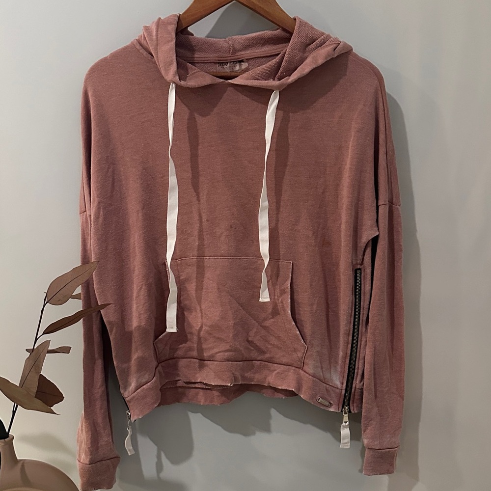 Casual Mauve Hoodie with Zipper Detail